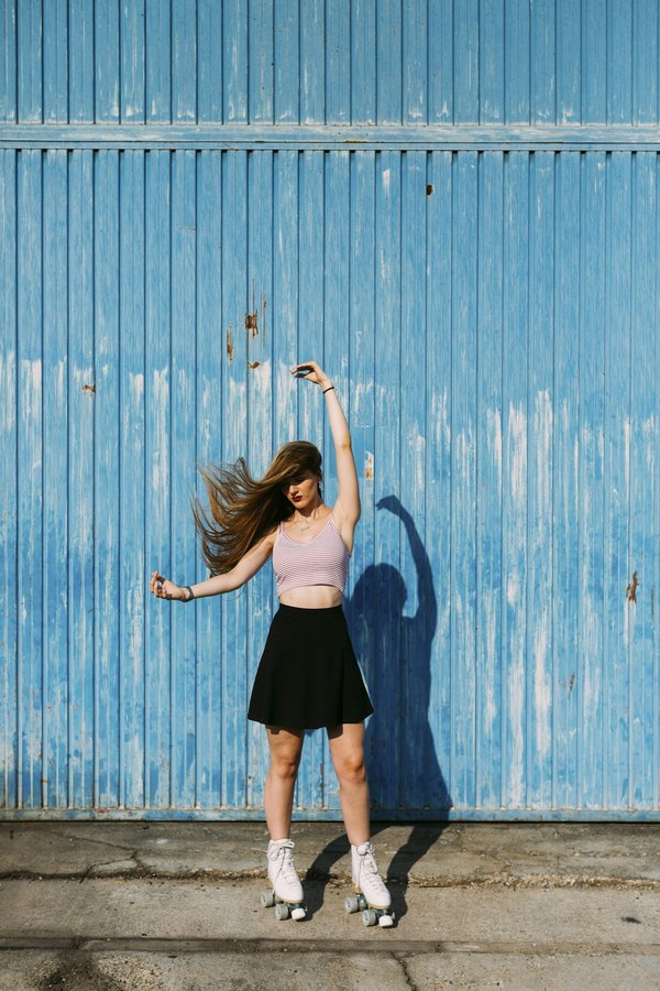 Quels conseils pour intégrer des accessoires vintage dans une tenue contemporaine?